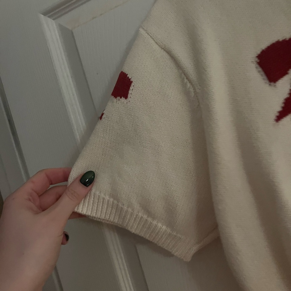 Women's Cream Sweater with Red Bows fits 2/3X - Picture 3 of 4